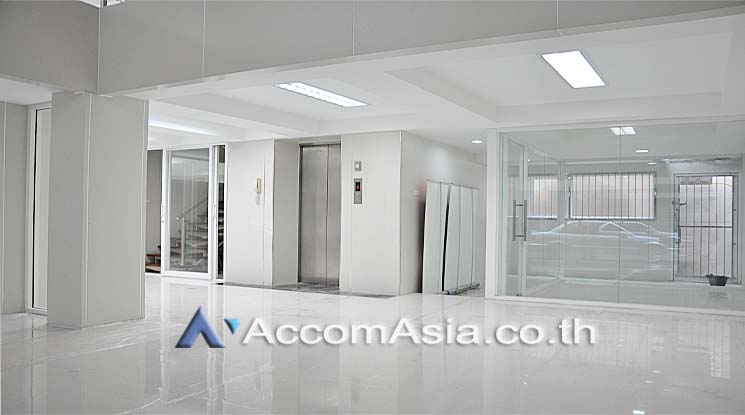  1  Office Space For Sale in Silom ,Bangkok BTS Sala Daeng AA13147